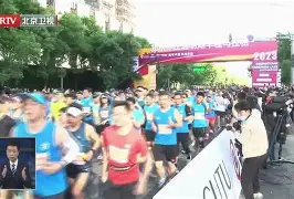 马拉松赛事吸引大批选手(热衷马拉松)